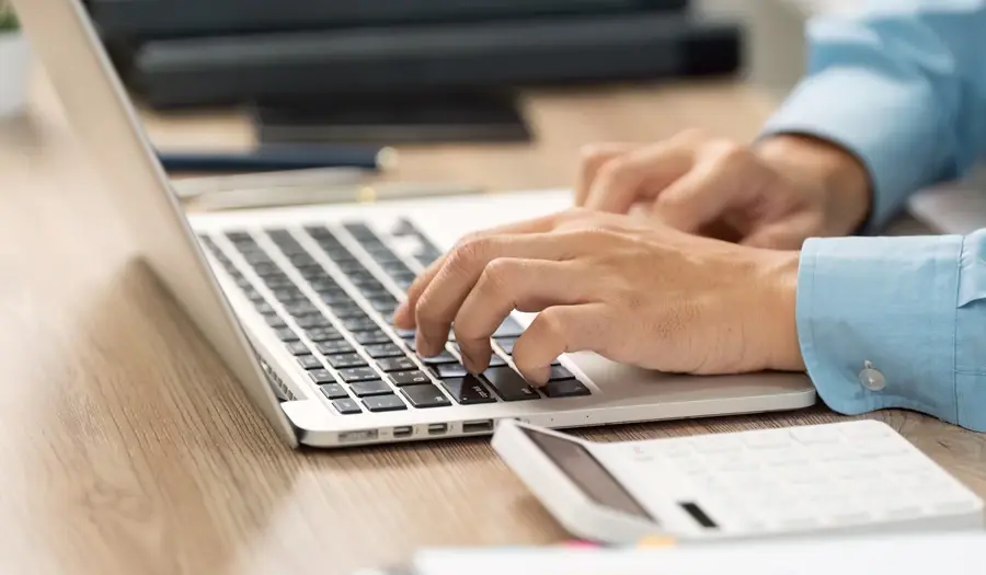 laptop-typing-image-card