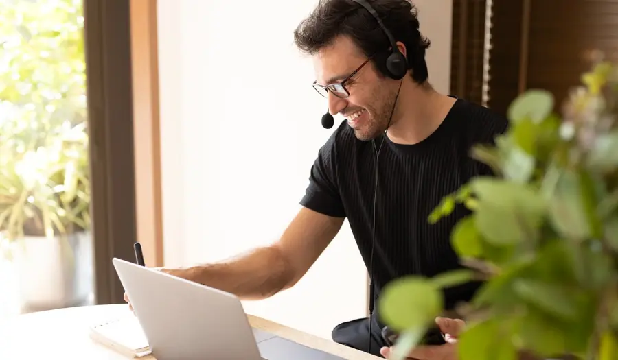 smiling-headset-work-image-card